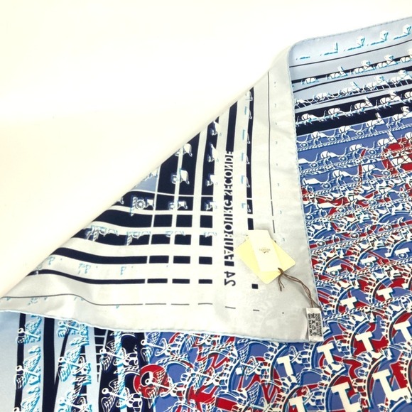 HERMES Blue Silk Scarf - Picture 5 of 11